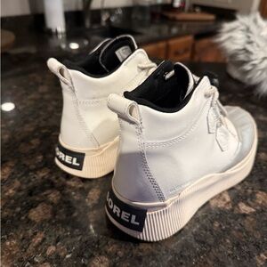 Sorel Kids White High-Top Boots